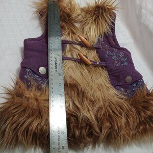 Beautiful vintage purple sleeveless jacket with faux fur and embroidery, 2005